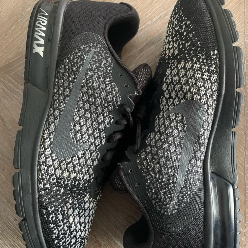 Nike Air Max Sequent 2 Athletic Shoes